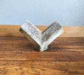Feature Stone 'V'