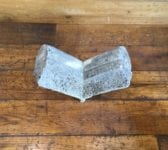 Feature Stone 'V'