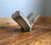 Feature Stone 'V'