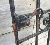 Single Black Gate Twist Detail