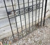 Single Black Gate Twist Detail
