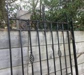 Single Black Gate Twist Detail