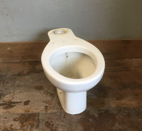 Ceramic Toilet with no lid