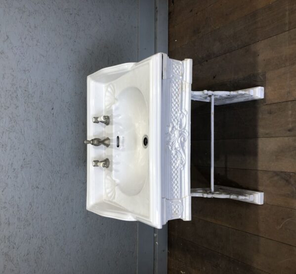 Grand Heritage Sink With Stand