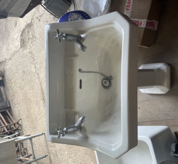 Reclaimed White Sink and Pedistal