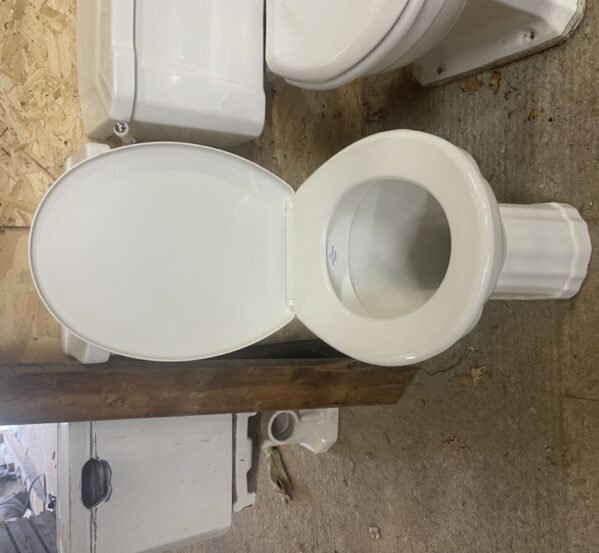 "Emperial bathroom company" Toilet
