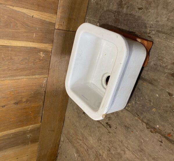 Small Twyfords Butler Sink with Small Chip