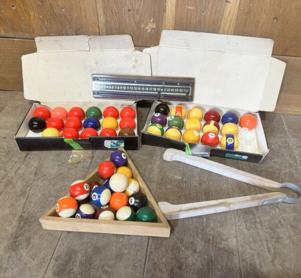 Sets of Pool and Snooker Balls