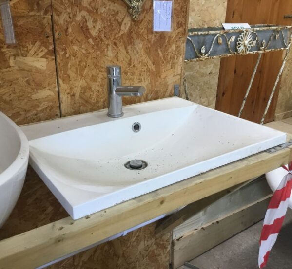 Modern Rectangular Sink with Single Tap