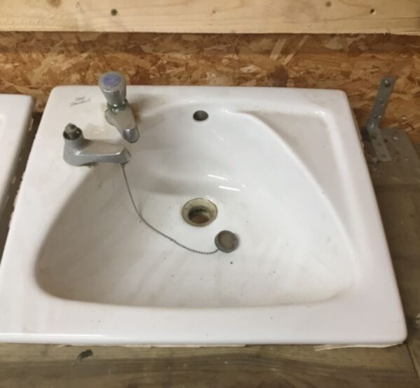 Ideal Standard Basin with Taps (Missing Red Cap)