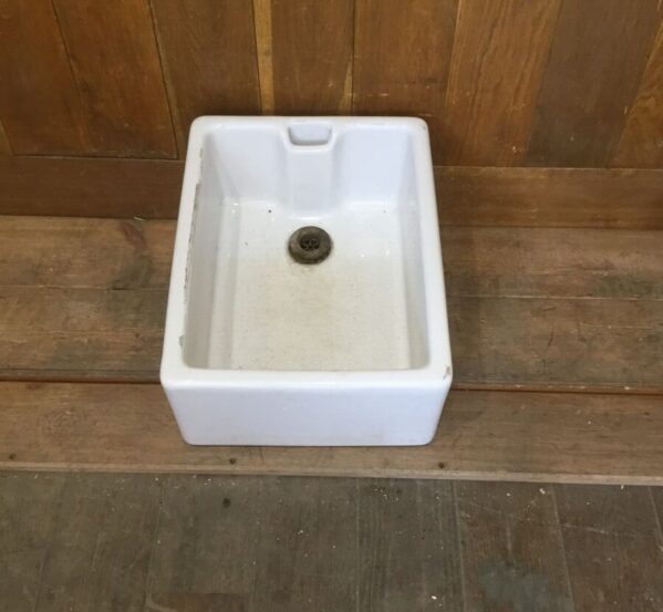 Butler Sink With Plug And Grazing