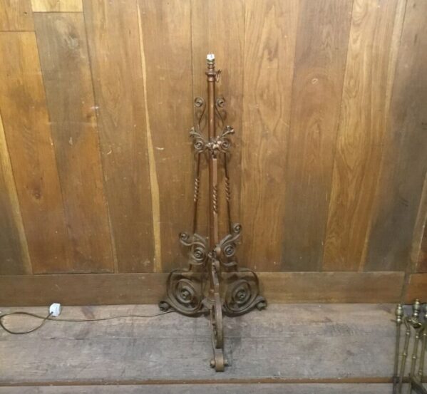 Art And Crafts Style Gas Lamp Stand
