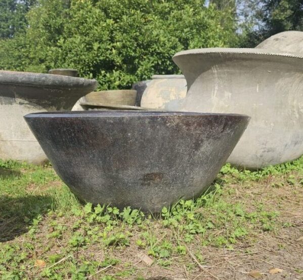 Nice Round Dark Grey Clay Pot