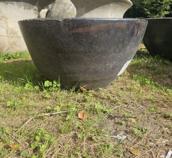 Small Round Dark Grey Clay Pot