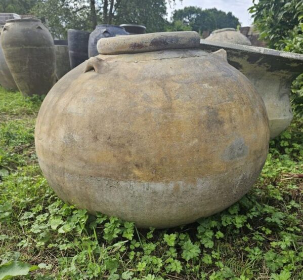 Round Clay Pot With Small Handles