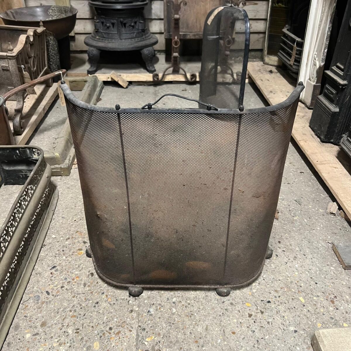 Beautiful Classic Mesh Fire Guard