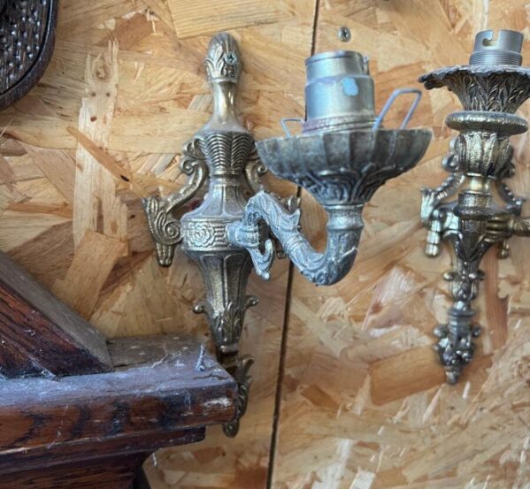 Antique-Style Gilt Brass Single Light Wall Sconce